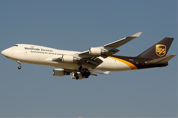 3 Eylül 2010 tarihinde, UPS Airlines’a ait Boeing 747-400F tipi kargo uçağı, Hong Kong’dan gelerek Dubai’den Almanya’nın Köln kentine uçmak üzere havalandı. Uçağın kaptanı Douglas Lampe ve yardımcısı Matthew Bell oldukça deneyimliydiler.