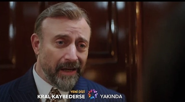 Adsız Aşıklar filminin galasının ardından yayınlanan Kral Kaybederse'nin fragmanında peruk taktığı anlaşılan Ergenç'in o hali sosyal medyaya damga vurmuştu.