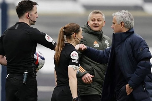 Jose Mourinho ile Ole Gunnar Solskjaer'in İngiltere'de yaşadığı tartışmayı geçtiğimiz gün sayfamıza taşımıştık.