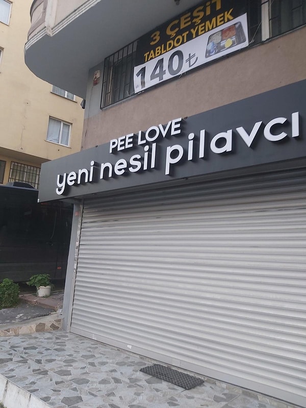 Yeni nesil bir pilavcı da yaratıcı olmak adına 'love' kelimesini kullanmak istedi. Fakat bir şeyler oldukça ters gitti!