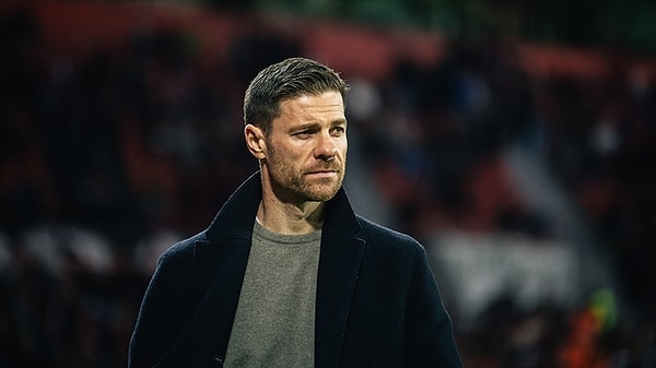 Eflatun-beyazlı ekibin yeni teknik direktörünün ise geçtiğimiz sezon Bayer Leverkusen'e şampiyonluk yaşatan Xabi Alonso'nun olacağı belirtildi.