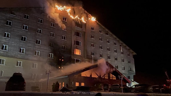 Yangında çok fazla can kaybı yaşandı. Bolu Valisi Abdulaziz Aydın, yangının 4’üncü kattaki restoran bölümünde başladığını ve üst katlara sıçradığı söyledi.