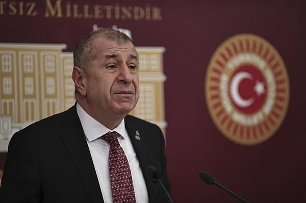 İstanbul Cumhuriyet Başsavcılığı tarafından başatılan soruşturma kapsamında Ankara’da gözaltına alınan ve İstanbul’a getirilen Zafer Partisi Genel Başkanı Ümit Özdağ akşam saatlerinde tutuklandı.