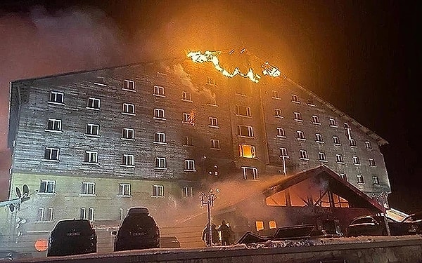 Bolu'da meydana gelen yangının ardından 76 kişi hayatını kaybetti. Ülkemizde milli yas ilan edildikten sonra ekranlarda da yayın yavaşlatmaya gidildi.