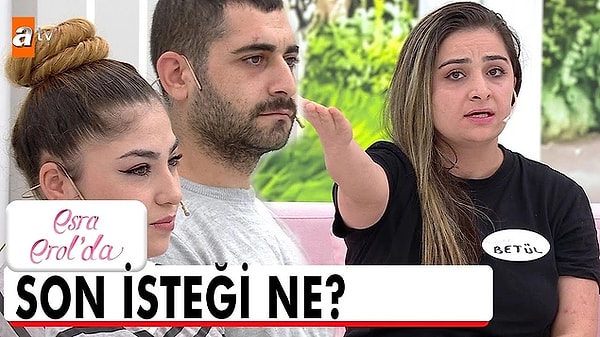 Geçtiğimiz yıllarda Esra Erol'a çıkan Veysel Yurulmaz, programda sevgilisinin hem kendisinden hem de başka bir erkekten ikizlere hamile olduğunu öğrenmiş ve buna rağmen eşi Betül'den boşanmıştı.