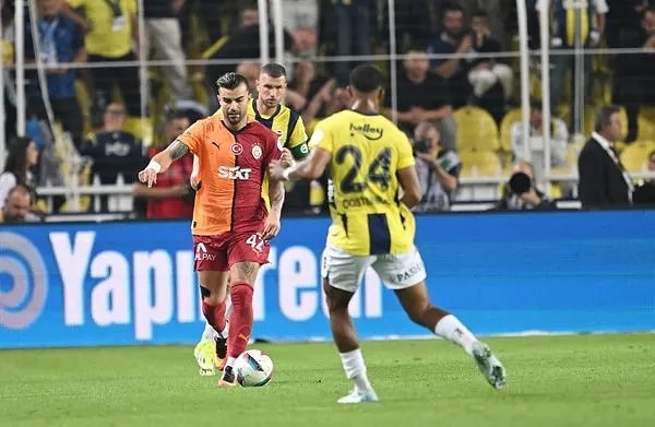 Galatasaray-Fenerbahçe derbileri ülkede hayatı durduran maçların başında geliyor. Her maç skor kısır bile geçse heyecan ve gerilim dolu oluyor.