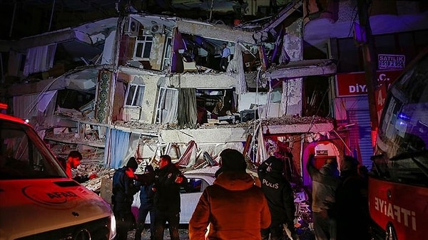 Örneğin, bir binanın deprem yönetmeliğine uygun yapılmaması veya otelin yangın durumunda ortaya çıkabilecek olumsuzluklar düşünülerek yapılmaması, altın madeninin sonrasında doğaya ve yaşama vereceği zararların göz ardı edilmesi…