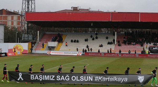 Bugün Boluspor-Gençlerbirliği maçında her iki takım futbolcuları da maça ortak pankartla çıktı. Pankartta "Başımız Sağ Olsun #Kartalkaya" yazıyordu.