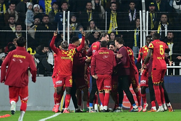 Göztepe 25.dakikada Juan'ın golüyle 1-0 öne geçerken Fenerbahçe üretkenlikten oldukça uzak bir görüntü çizdi.