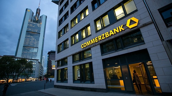 Alman finans devi Commerzbank, altına dair 2025 ilk çeyrek tahminini revize ederek ons fiyatını 2.700 dolar olarak güncelledi.