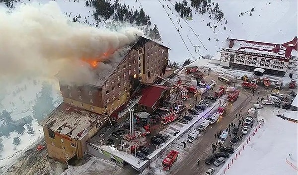 Kartalkaya'da bulunan Grand Kartal Otel'de çıkan yangında tedbirsizlikler ve ihmaller sonucunda 76 kişi hayata gözlerini yummuştu. Yangın anında ise birçok ailenin başta çocuklarını kurtarmak için çarşafları birbirine bağlayıp aşağı sarkıttığı anlar ise çok konuşulmuştu.