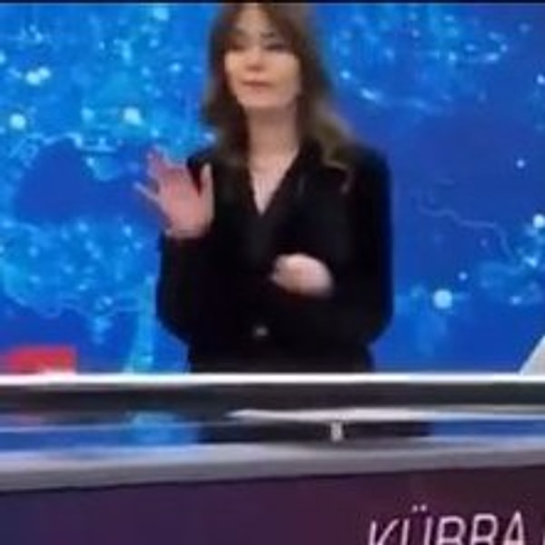 Kübra Par’ın dün akşam kameraların kapandığını düşünerek yaptığı hareket çok konuşulmuştu.