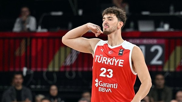 Houston Rockets forması giyen Alperen Şengün, Mehmet Okur'dan 18 yıl sonra All-Star'da mücadele edecek ilk Türk basketbolcu oldu.