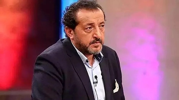 MasterChef Türkiye’nin en dikkat çeken jüri üyelerinden Mehmet Yalçınkaya, yarışmadaki sert eleştirileri ve kendine has üslubuyla sık sık gündeme geliyor. Ancak bu kez mutfaktaki başarısıyla değil, özel hayatıyla ilgi odağı oldu. Kristal Marmara Ödülleri gecesine oğlu Utkan Yalçınkaya ile katılan ünlü şef, sosyal medyada büyük yankı uyandırdı. Baba-oğulun benzerliği ise görenleri şaşırttı.