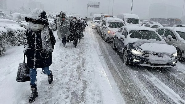 NTV Meteoroloji Editörü Dilek Çalışkan yaptığı açıklamada “"Çarpşamba ve perşembe anadolunun birçok kentinde kar yağışı olacak. İstanbul'a 5-6 Şubat'ta rüzgar çok kuvvetli esecek. Bu rüzgarın gücüyle kar yağma ihtimali yüksek" dedi.