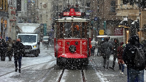 4 Şubat Salı günü Rusya kaynaklı soğuk havanın etkili olacağı Türkiye’de, İstanbul’da 5 Şubat Çarşamba ve 6 Şubat Perşembe günü kar yağışı bekleniyor.