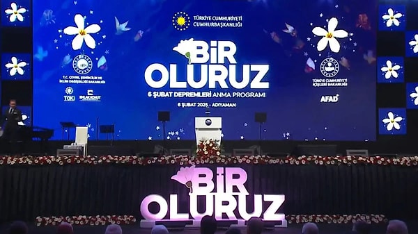 Depremin 2. yıl dönümünde Cumhurbaşkanı Recep Tayyip Erdoğan’ın katıldığı “Bir Oluruz” temalı anma programı düzenlendi.