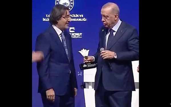 Programda  Ziraat Bankası Genel Müdürü Alpaslan Çakar ve Cumhurbaşkanı Erdoğan arasında geçen diyalog mikrofona yansıdı.