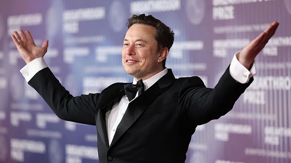 Sahte Elon Musk’a aşık olan yaşlı kadın, ona para gönderebilmek için iki kez kredi çekti. Durumu fark eden oğlunun ihbarı üzerine polis, dolandırıcıyı yakalamak için harekete geçti.