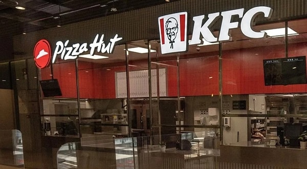 İş Gıda konkordato ilan etti; işlettiği KFC ve Pizza Hut restoranları dükkan kapatmaya başladı. KFC ve Pizza Hut’ın kapanmasıyla 7 bin işçi işsiz kalma tehlikesiyle karşı karşıya kaldı.