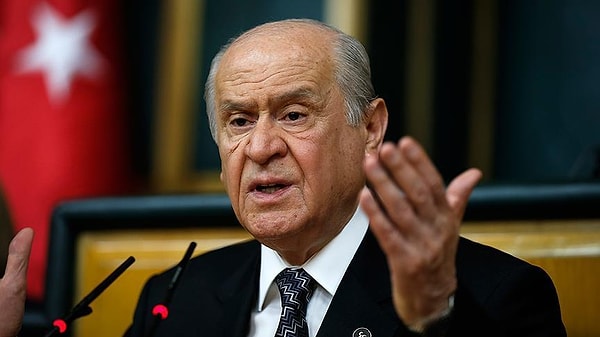 Kalp kapakçığı ameliyat olan Bahçeli, kalp kapakçığının yenilenmesinden iki gün sonra taburcu oldu.