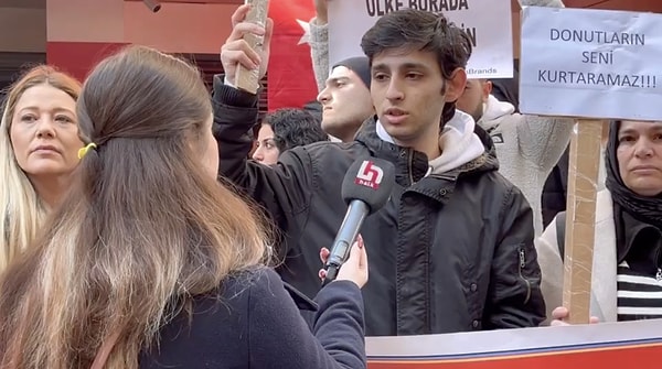 Kredi borcunu ödeyemediğini söyleyen bir genç, sigorta çıkışları yapıladığından  eski haklarını kaybetmemek için yeni bir işe de giremediğini belirtti.