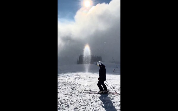 Oldukça nadir görülen bu doğa olayı, kar tatili yapan bir kişi tarafından görüntülendi.