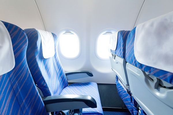 According to Jeenie, especially on long flights, choosing seats in the back row or at the end of sections is not a good idea, as the reclining distance is usually limited.