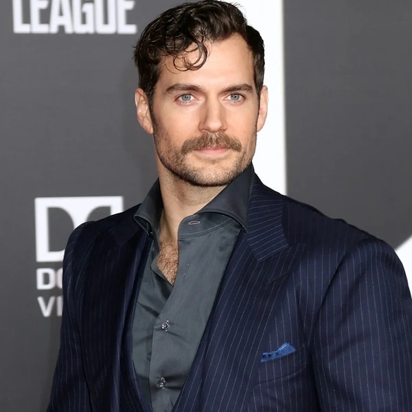 "Enola Holmes", "The Witcher", "Man of Steel" ve daha birçok ünlü yapımda izlediğimiz Henry Cavill ise birçok farklı türde filmde yer alarak oyunculuğuyla kendini ispatlamış bir isim.