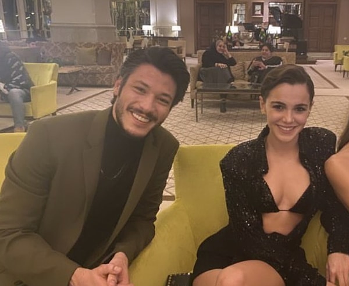 Aşkları dolu dizgin devam ederken, ocak ayında çift ani ayrılık haberiyle g...