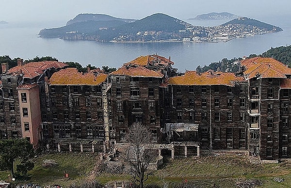 İstanbul Büyükada'da bulunan Rum Yetimhanesi, 1897 yılında inşa edilmişti.