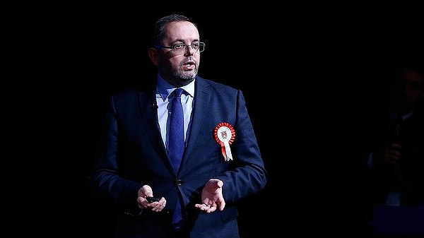 Erhan Afyoncu’nun açıklamasına göre, Yunan korgeneral üniversitede okuyan öğrenci sayısını duyunca oturduğu sandalyeden düşecekmiş.