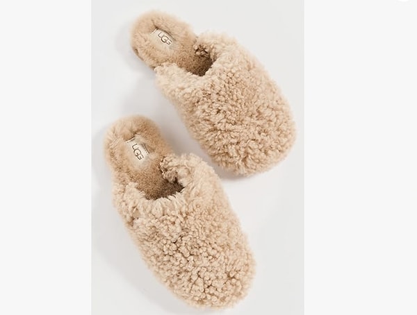 4. UGG W MAXI CURLY SLIDE Terlik