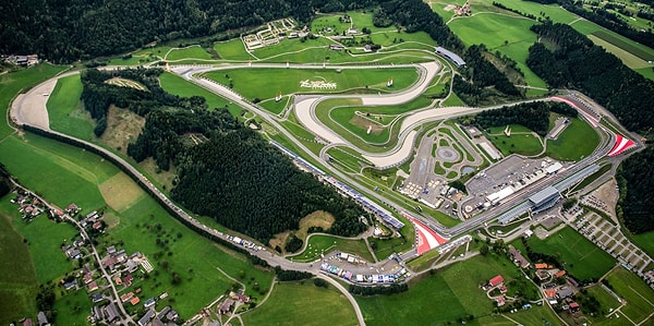 10. "Kırmızı Boğa" (Red Bull Ring) olarak da bilinen pistin bir diğer adı nedir?