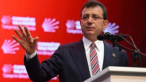 CHP'nin cumhurbaşkanı adayının kim olacağı yönündeki tartışmalar devam ederken yeni bir gelişme yaşandı. tv100'de Kübra Par ile Farklı açılar programında konuşan Dursun Çiçek, adaylığını açıkladı.