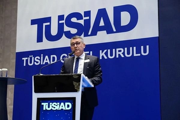 TÜSİAD YİK Başkanı Aras ve TÜSİAD Başkanı Turan'ın ifade verme işlemleri 23.30 itibarıyla sona erdi. Savcılık, Aras ve Turan'ı yurt dışı çıkış yasağı talebiyle nöbetçi hakimliğe sevk etti. Turan ve Aras hakkında çıkarıldıkları mahkemece yurt dışına çıkış yasağı ve adli kontrol kararı verildi.