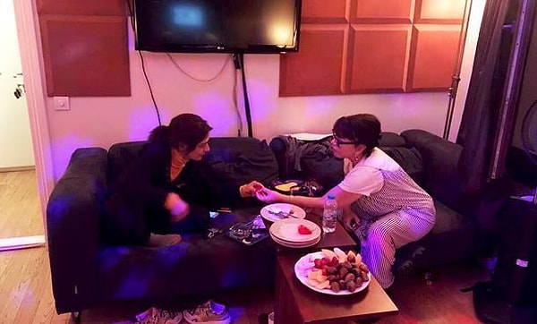 Bu durum Sezen ve Yıldız’ı ister istemez karşı karşıya getiriyor ve ikilinin yolları ayrılıyor.