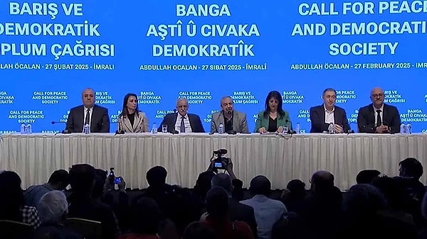 Taksim’deki otelde hazırlıklar tamamlandıktan sonra İmralı'ya giden heyet, günlerdir gündemi meşgul eden Öcalan'ın "tarihi çağrısını" okudu.