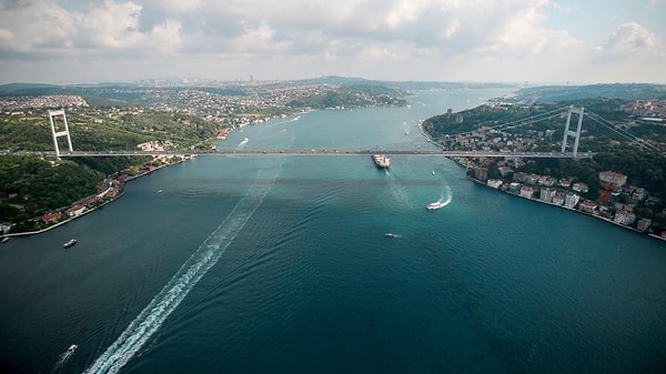 2. İstanbul Boğazı hangi iki denizi birbirine bağlar?