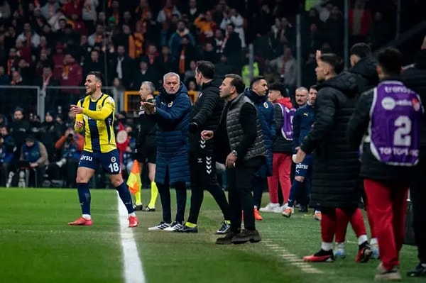 Galatasaray-Fenerbahçe derbisi sonrası tartışmalar bir türlü dinmiyor.