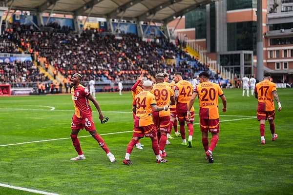 Galatasaray bu şok gollere hızlı bir şekilde cevap verdi.