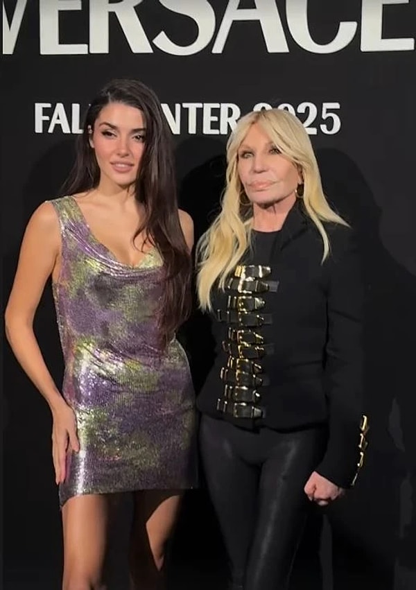 Bir de üstüne Versace'nin imparatoriçesi Donatella Versace'yle kestiği pozları görünce pek bir yükselmiştik.