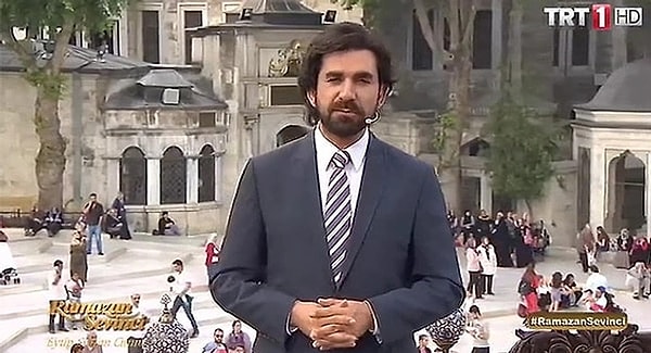 5. Ramazan ayı gelince ekranlarda görmeye alışkın olduğumuz sunuculardan Serdar Tuncer, bir süre önce TRT 1'de yayınlanan Ramazan Sevinci programını bırakmıştı. TVNET'e geçen sunucu, Ramazan ayına özel programı ile izleyici karşısına çıkıyor.