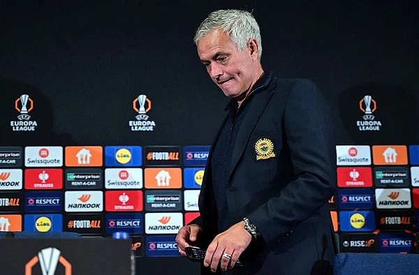 Jose Mourinho'nun Fenerbahçe'de yaptığı her şey olay oluyor.