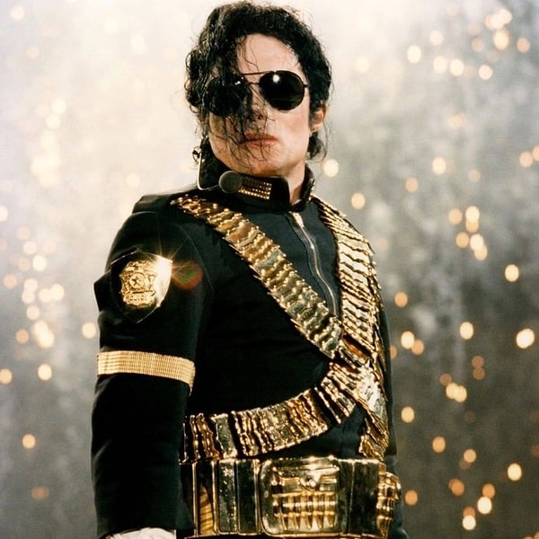 25 Haziran 2009 yılında hayatını kaybeden ünlü pop yıldızı Michael Jackson, ölümünün ardından pek çok soruyu geride bırakmıştı.