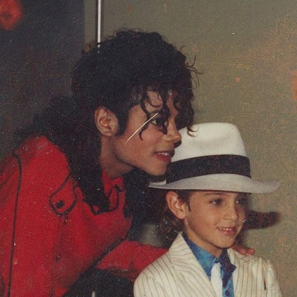 İlk belgeselin devamı niteliğindeki Leaving Neverland 2, Kuzey Amerika'da YouTube'daki Real Stories kanalında yayınlanacak.