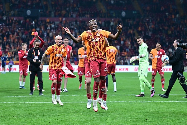 Galatasaray, derbi öncesinde hata yapmadı, puan farkı 9 oldu.