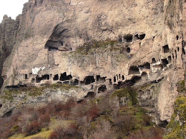 Güdül's history stretches back to prehistoric times, with evidence of early human settlements found in the caves along the Kirmir River.