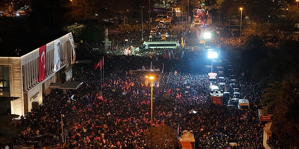 Çağlayan Adliyesi'ne çıkan yollar kapatıldı.