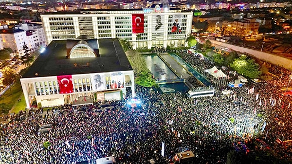 Protestolar düzenlendi.